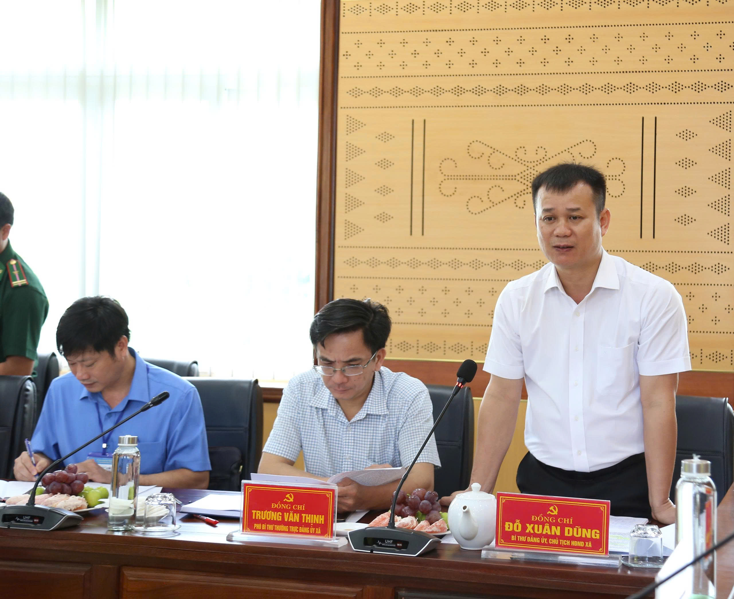 đồng chí Bí thư Đảng ủy xã Đỗ Xuân Dũng tham gia ý kiến tại buổi làm việc